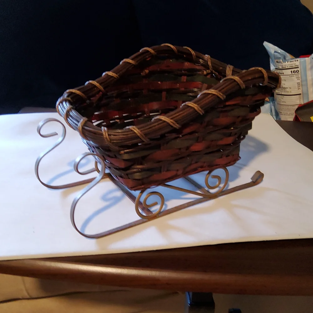 FTD Basket Weave Sleigh